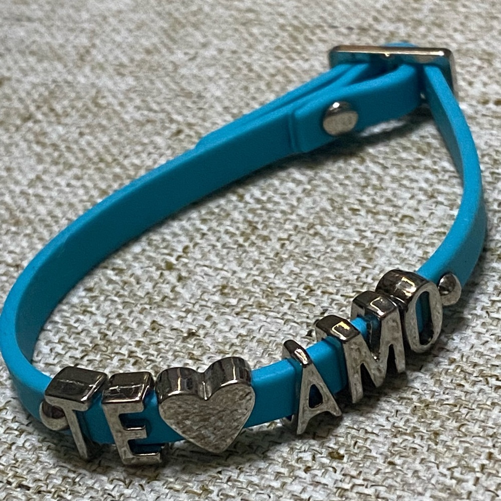 Te Amo Blue Bracelet ‼️latex bracelet, super soft, excellent condition,‼️